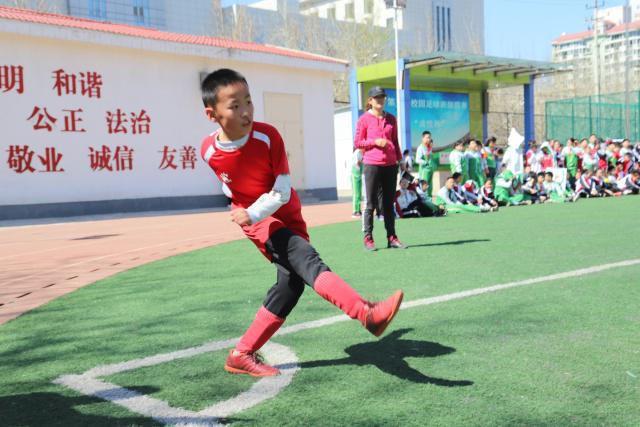 曼城在欧冠中以2-4不敌巴黎，创造单场身价新纪录